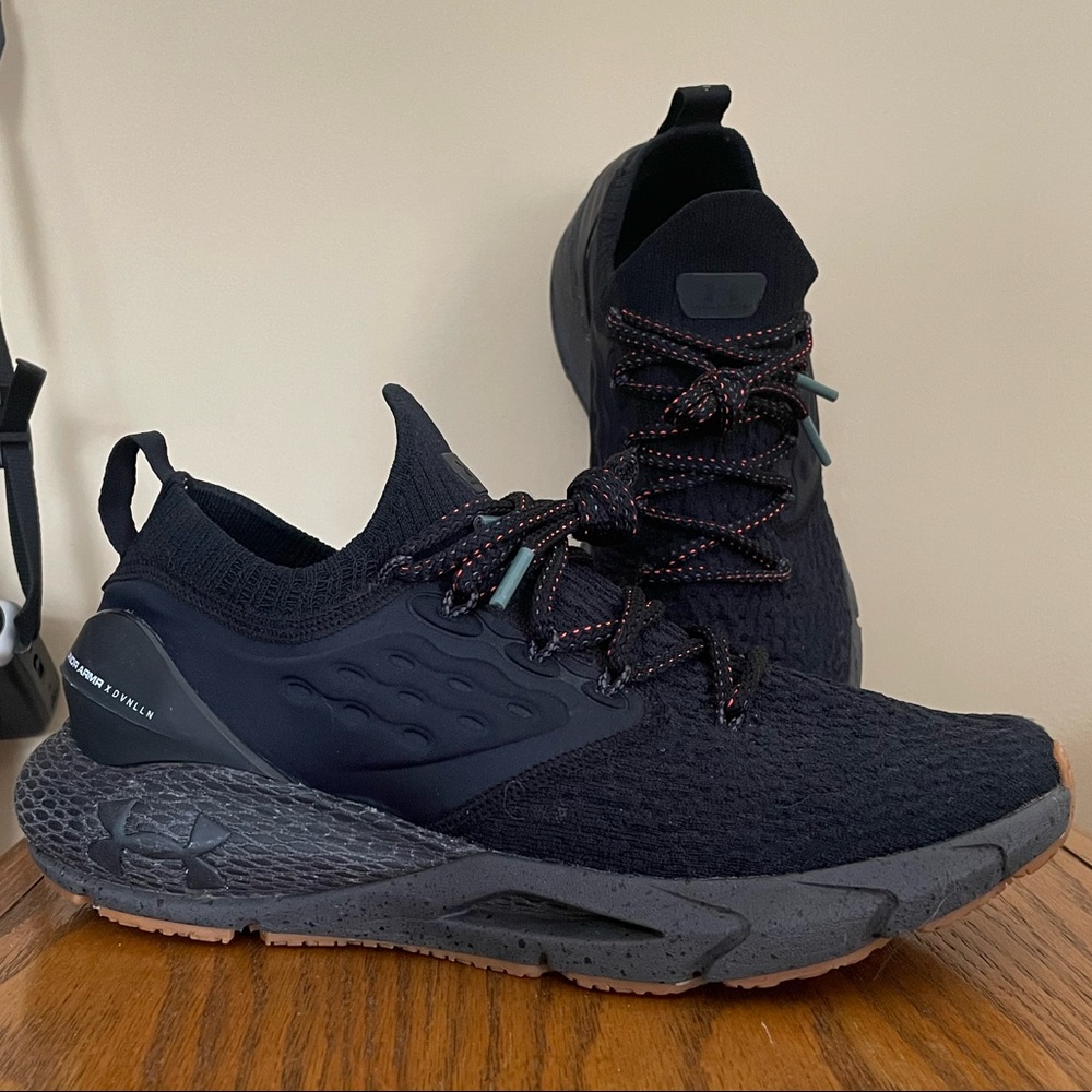 Under Armour: Sneakers